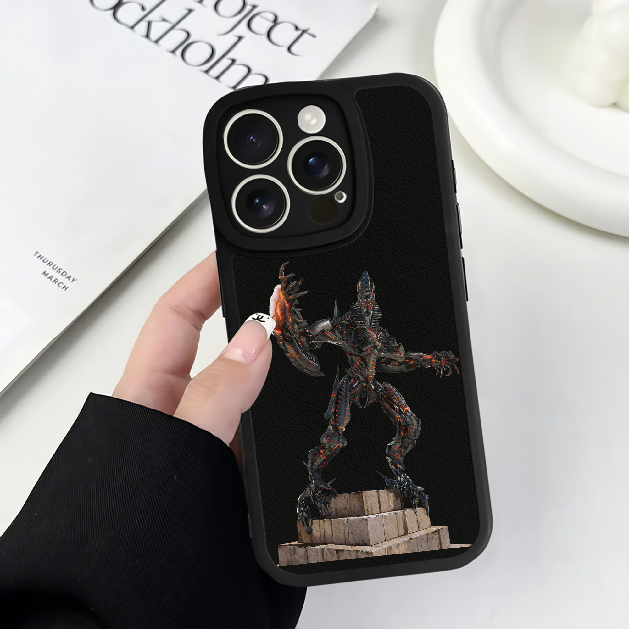 （画像用） Transformers トランスフォーマー 【iPhone 16シリーズ対応】シリコンスマホケース（レザー調） 材質：シリコン